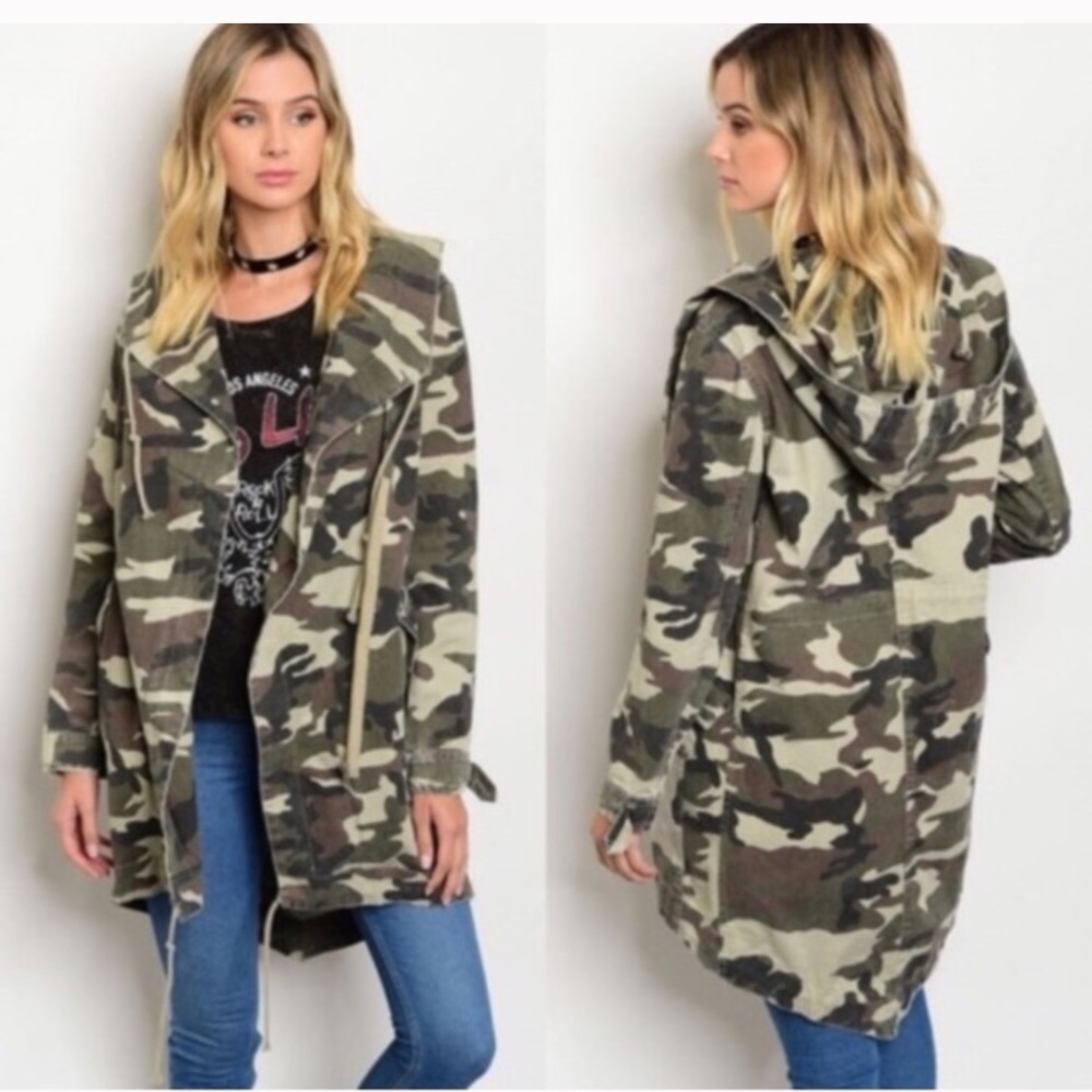 reposh: Camo hooded utility/anorak jacket